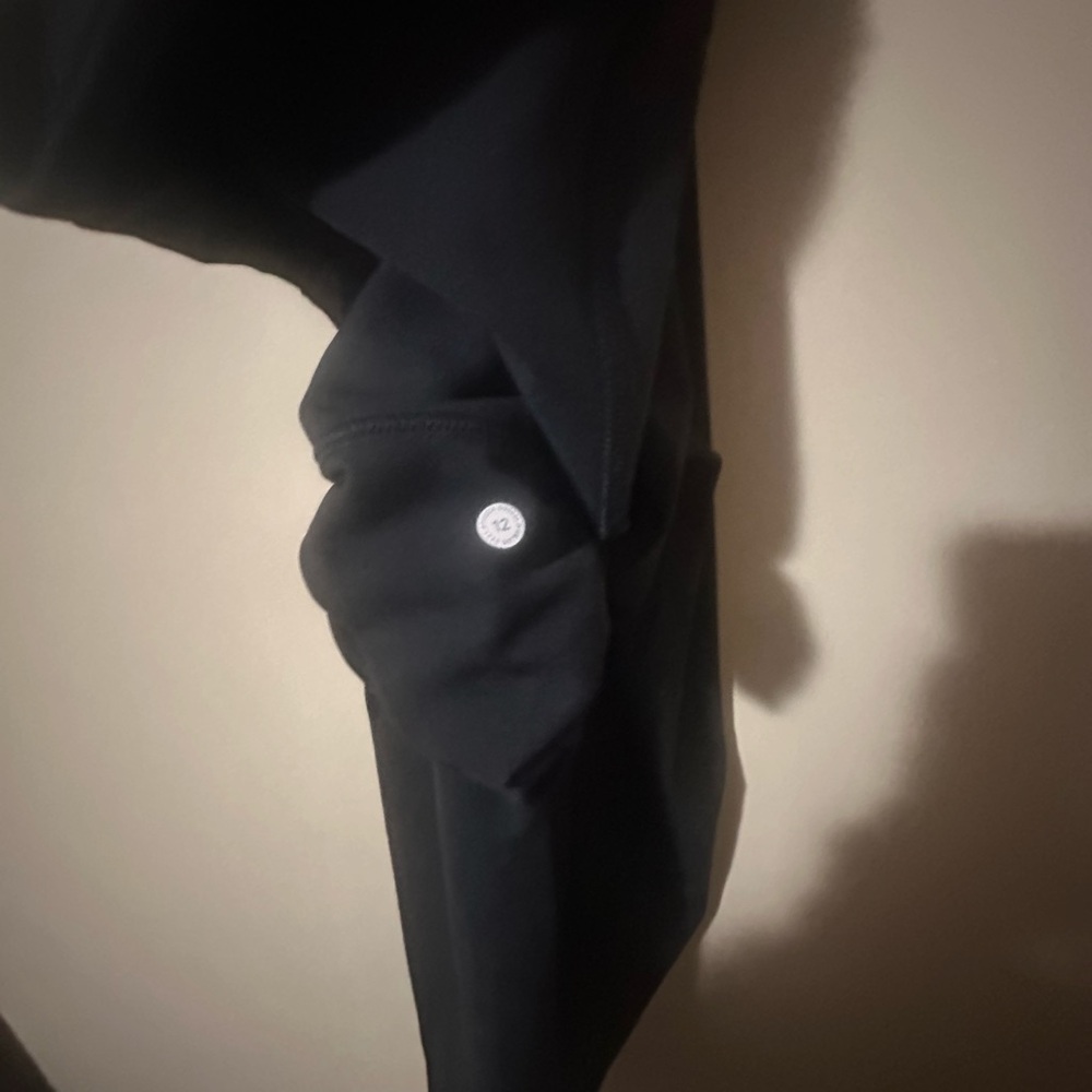 Lululemon cropped size 12 athletic leggings - Picture 7 of 9